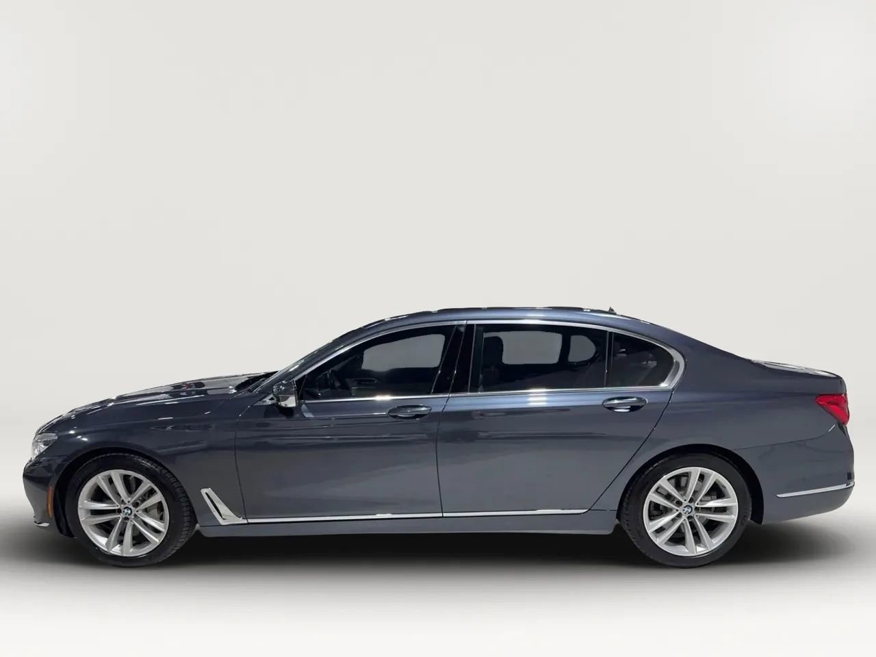 Used 2017 BMW 750i xDrive image 8