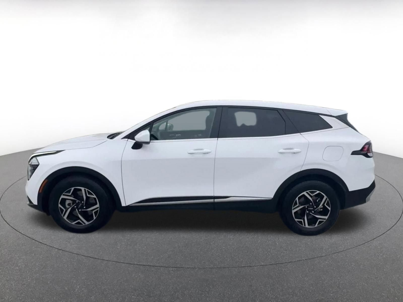 Used 2025 Kia Sportage LX FWD image 9