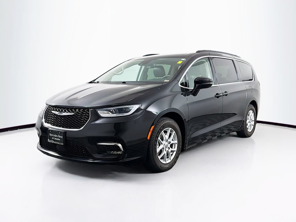 Used 2022 Chrysler Pacifica Touring-L FWD image 3