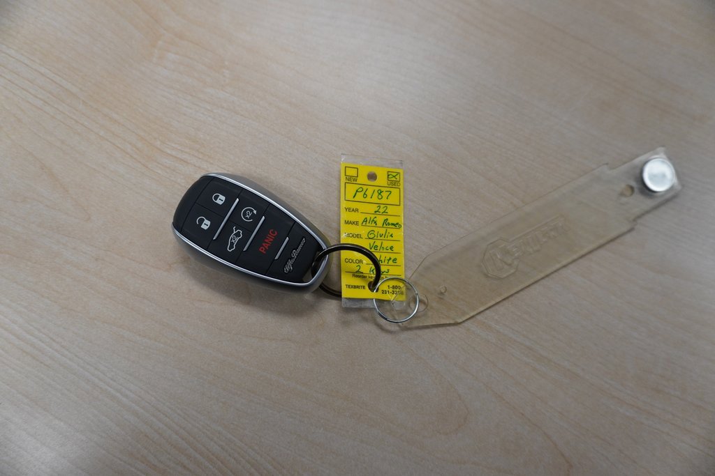 Used 2022 Alfa Romeo Giulia Veloce image 35