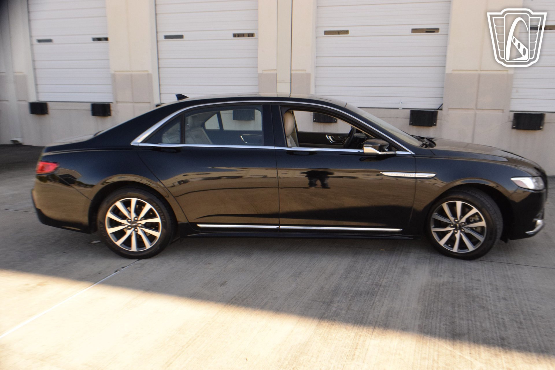 Used 2018 Lincoln Continental Premiere image 15