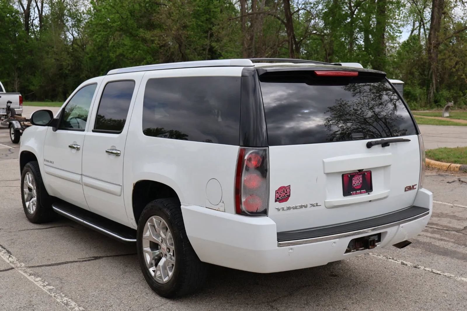 Used 2008 GMC Yukon XL Denali AWD/4WD image 7