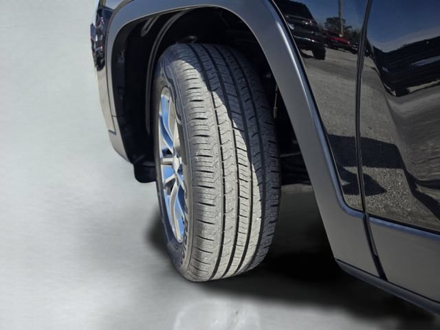Used 2019 Jeep Cherokee Latitude Plus w/ Comfort/Convenience Group FWD image 38
