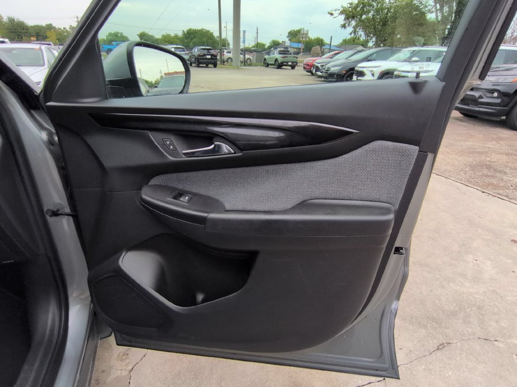 Used 2025 Chevrolet TrailBlazer LT FWD image 30