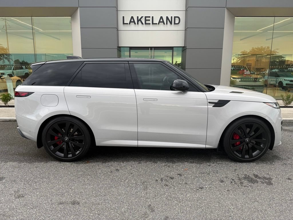 Used 2024 Land Rover Range Rover Sport Dynamic SE AWD/4WD image 2