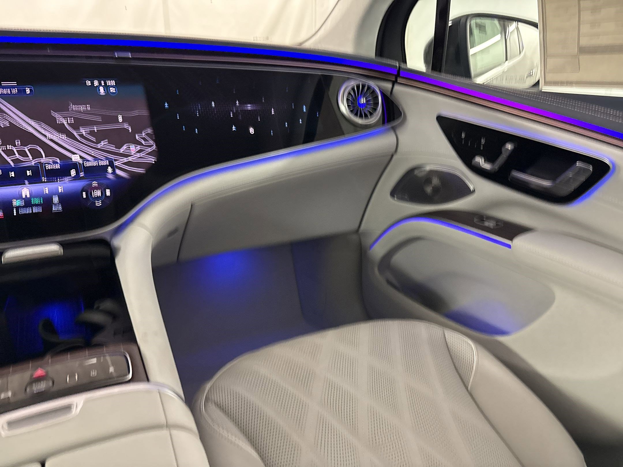 New 2026 Mercedes-Benz EQS 550 4MATIC SUV image 28