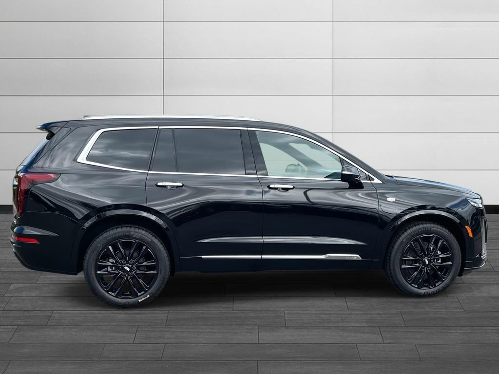 New 2025 Cadillac XT6 Luxury image 6