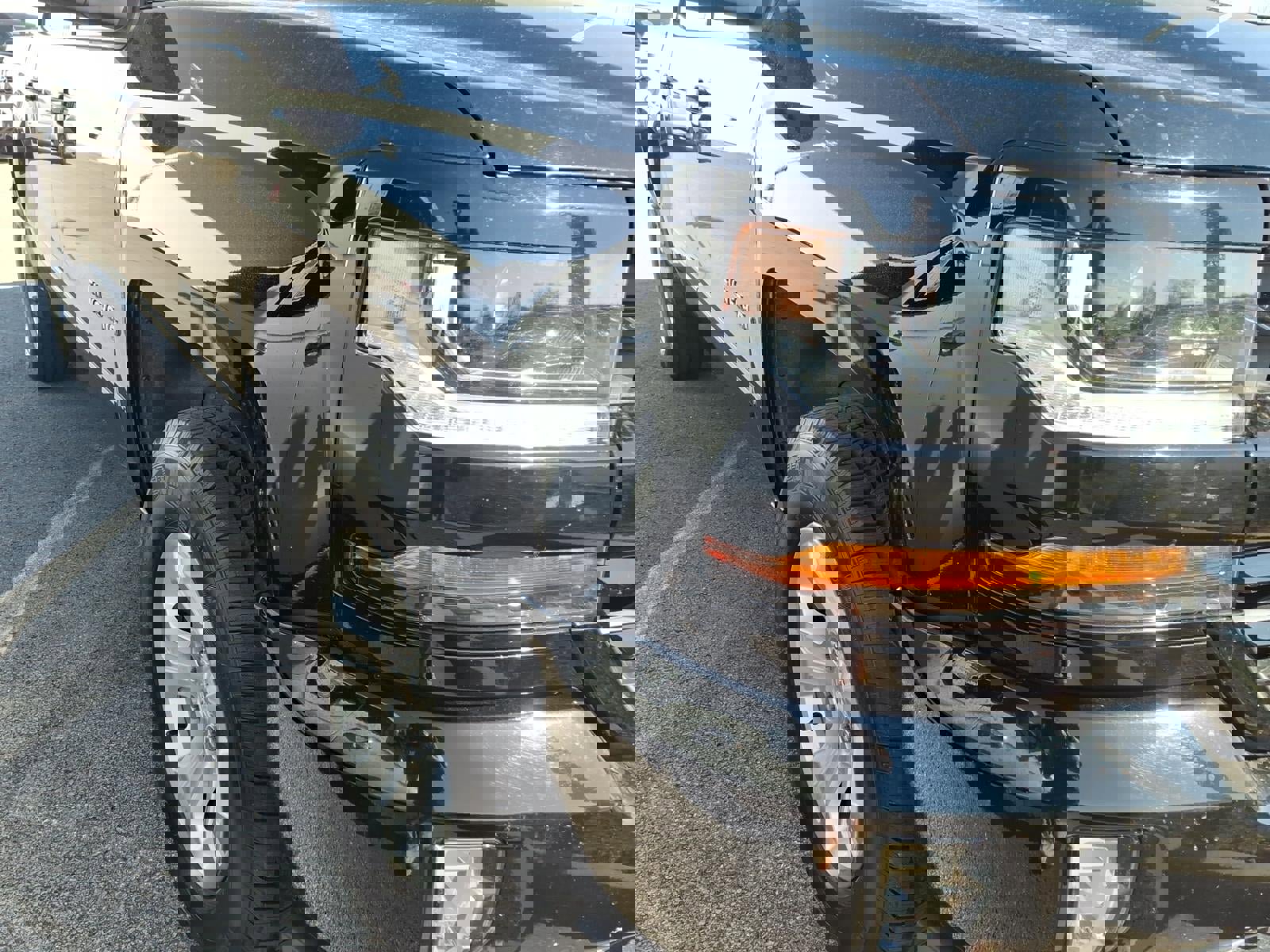 Used 2018 Chevrolet Silverado 1500 LT w/ All Star Edition image 21