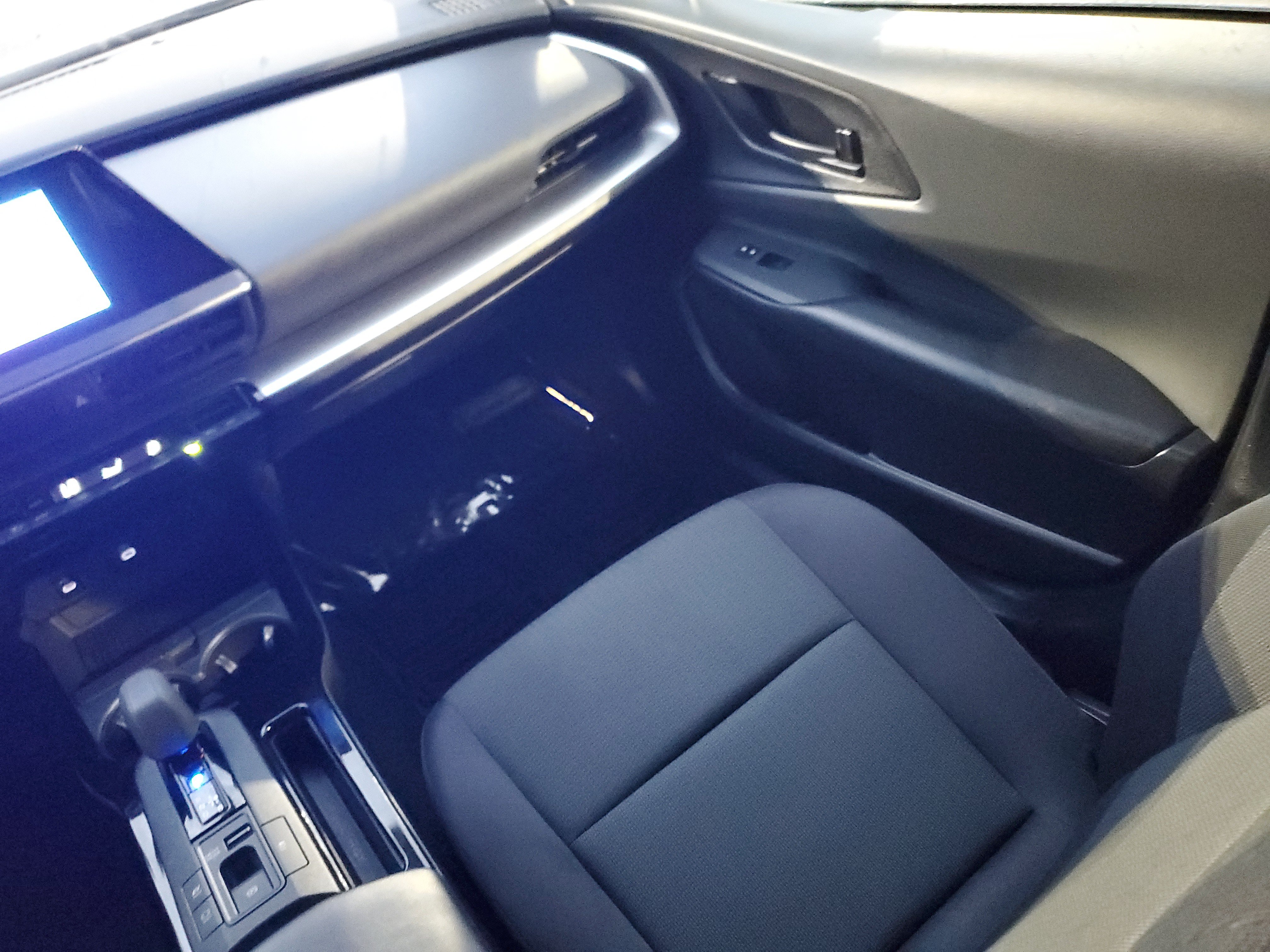 Certified 2024 Toyota Prius LE FWD image 16