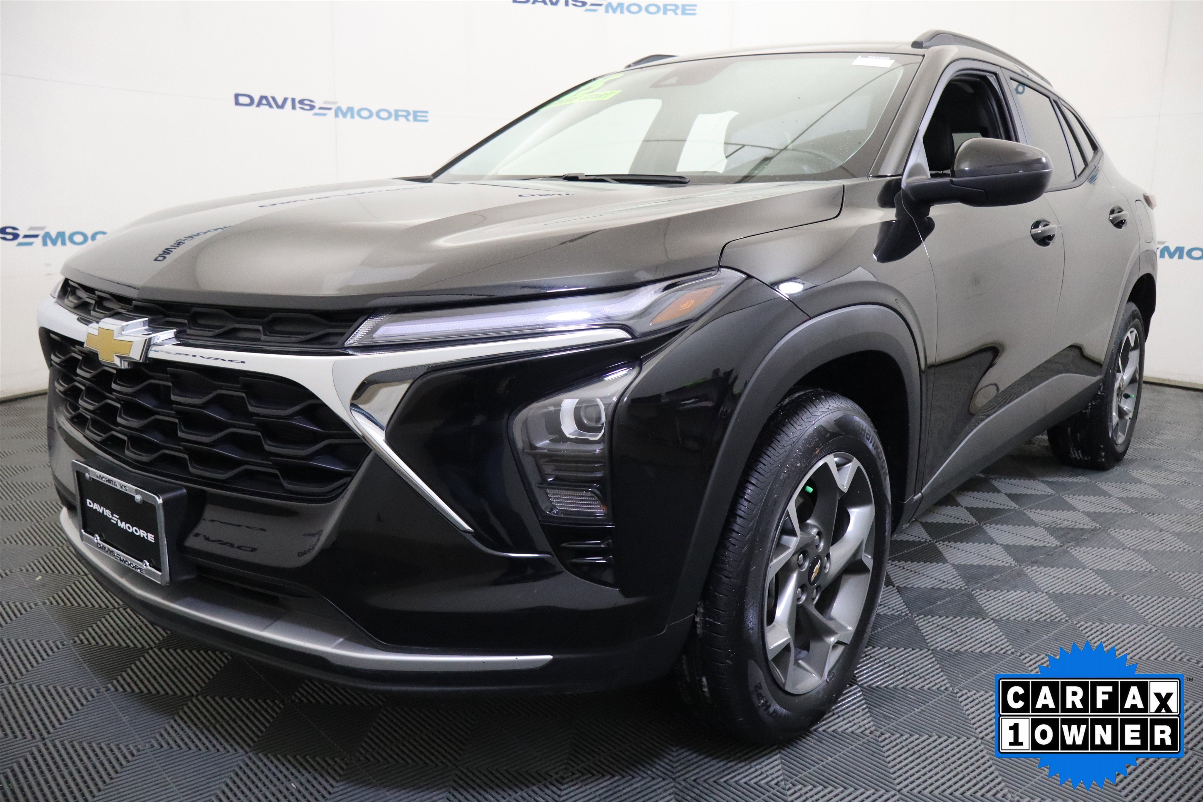 Used 2025 Chevrolet Trax LT image 11