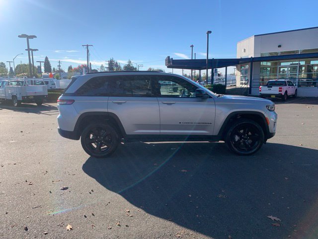 Used 2024 Jeep Grand Cherokee Limited w/ Luxury Tech Group II AWD/4WD image 8