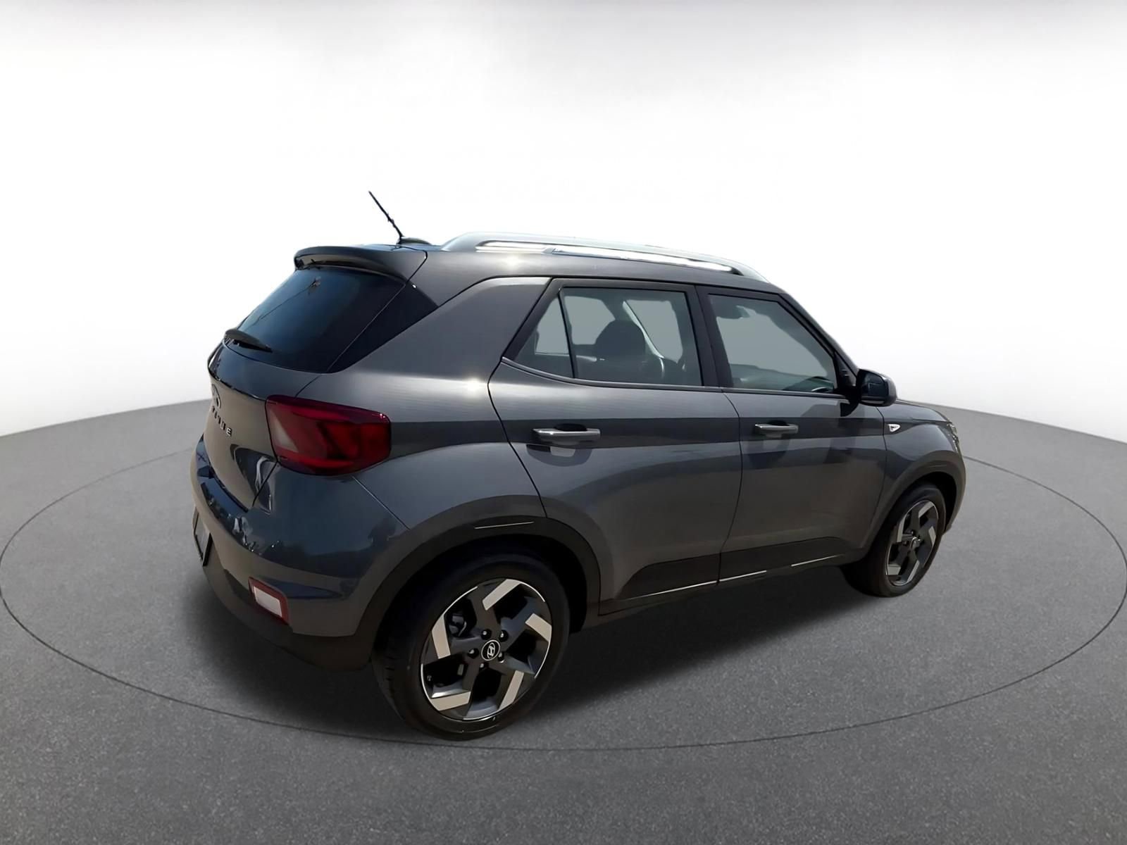 Used 2025 Hyundai Venue SEL image 14