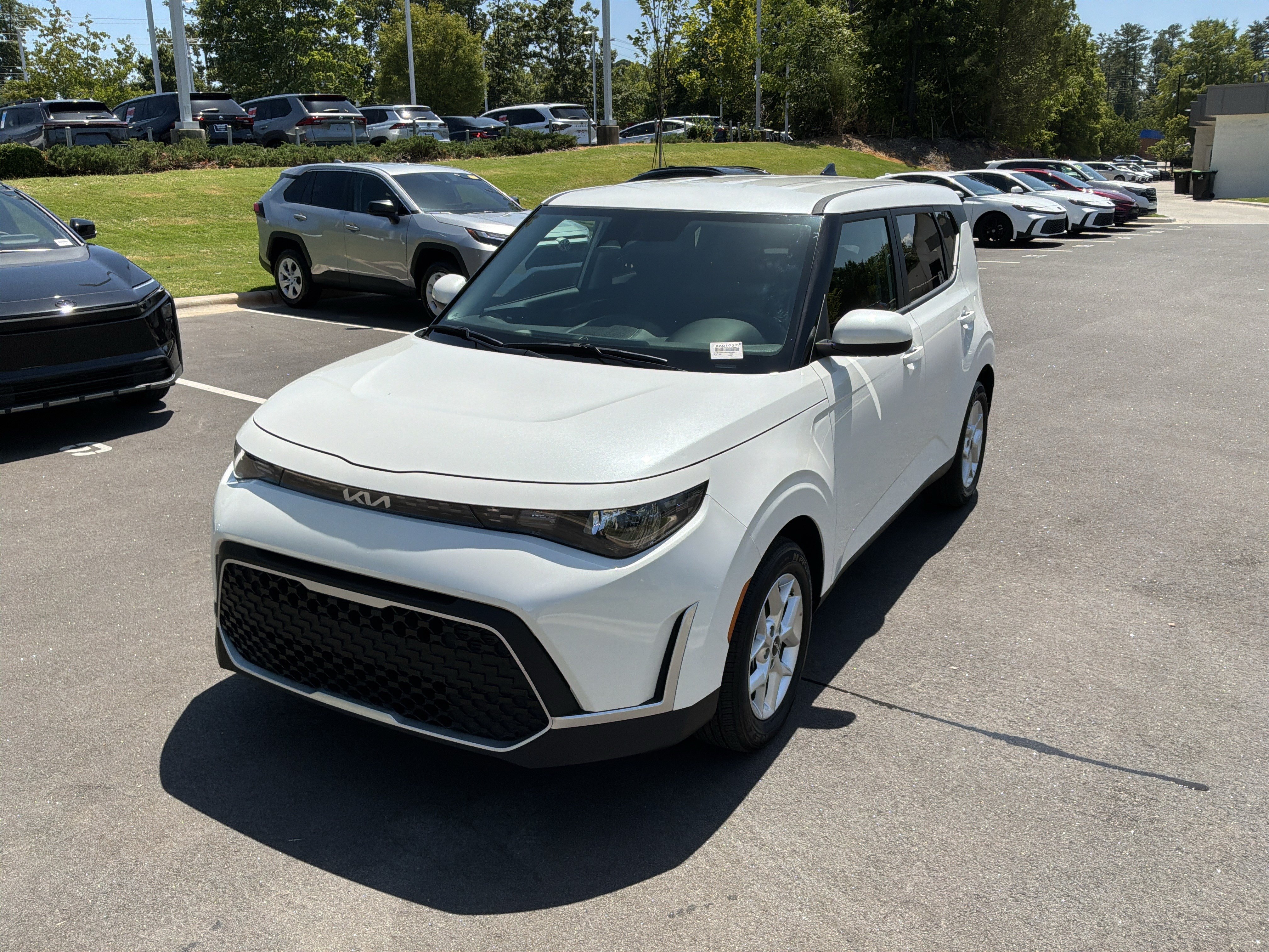Used 2025 Kia Soul LX w/ LX Technology Package FWD image 5