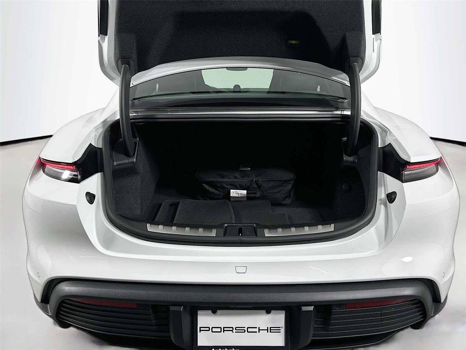 Certified 2025 Porsche Taycan AWD/4WD image 38