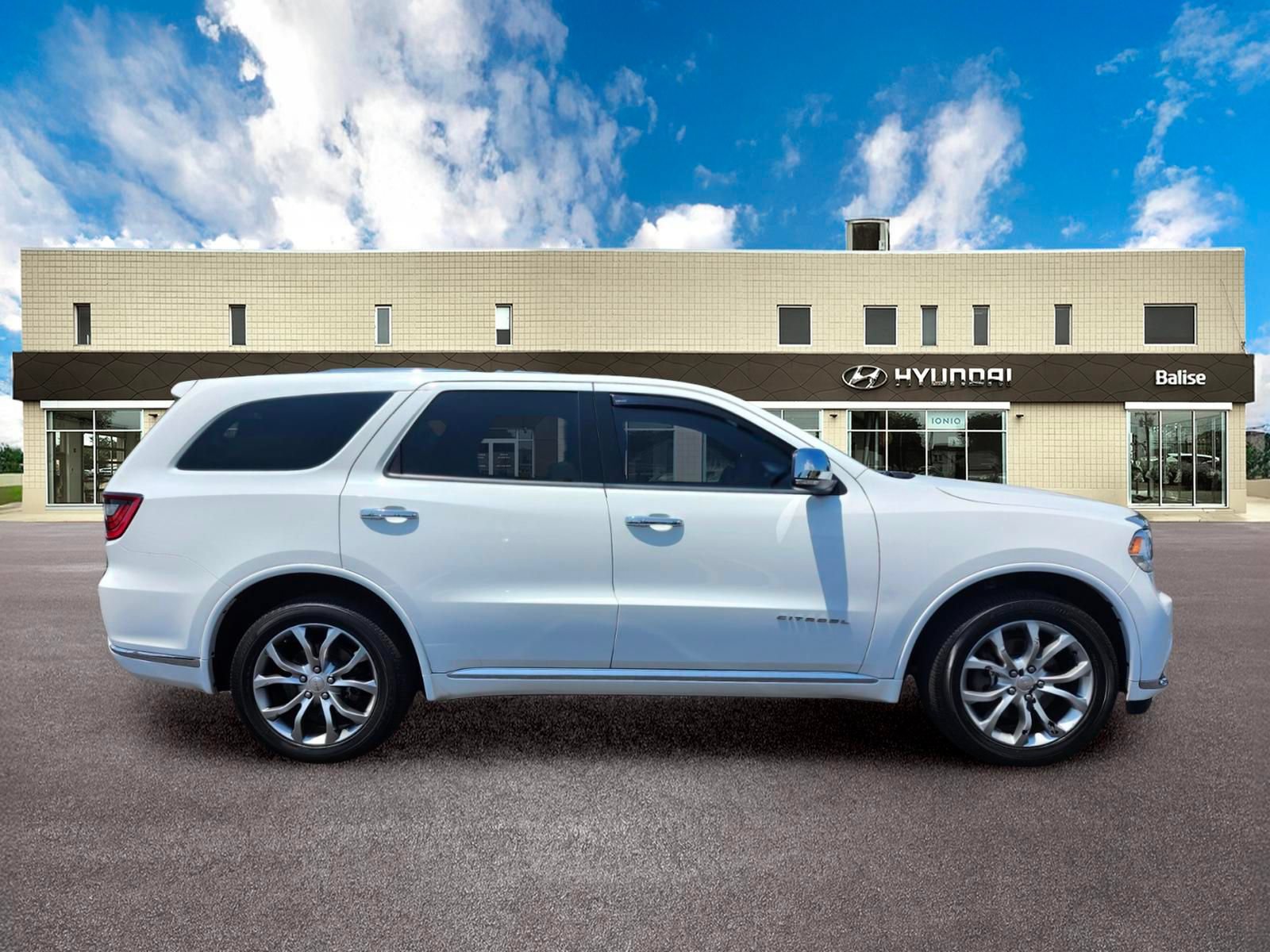 Used 2017 Dodge Durango Citadel w/ Technology Group AWD/4WD image 2