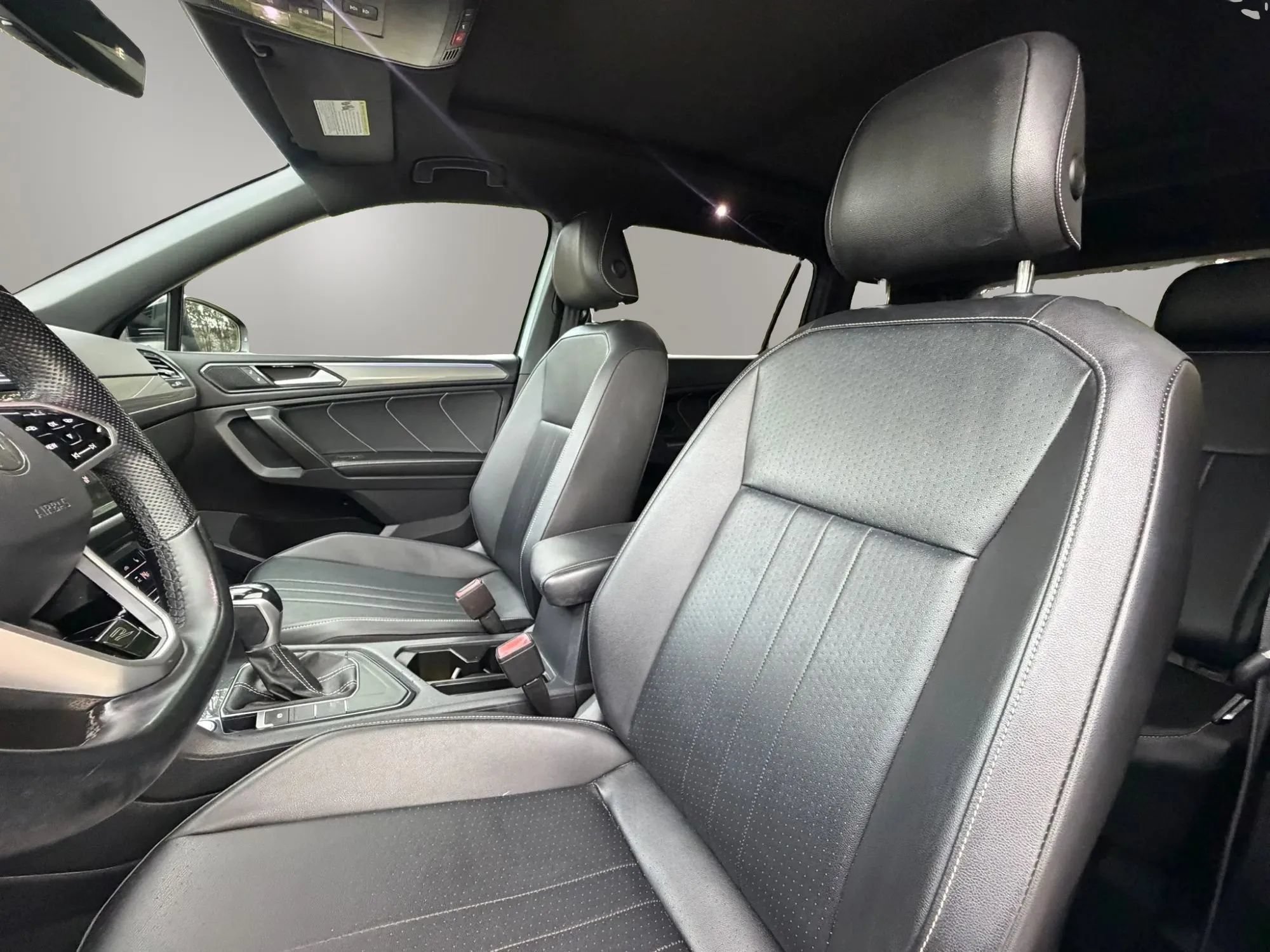 Used 2022 Volkswagen Tiguan SE R-Line FWD image 13