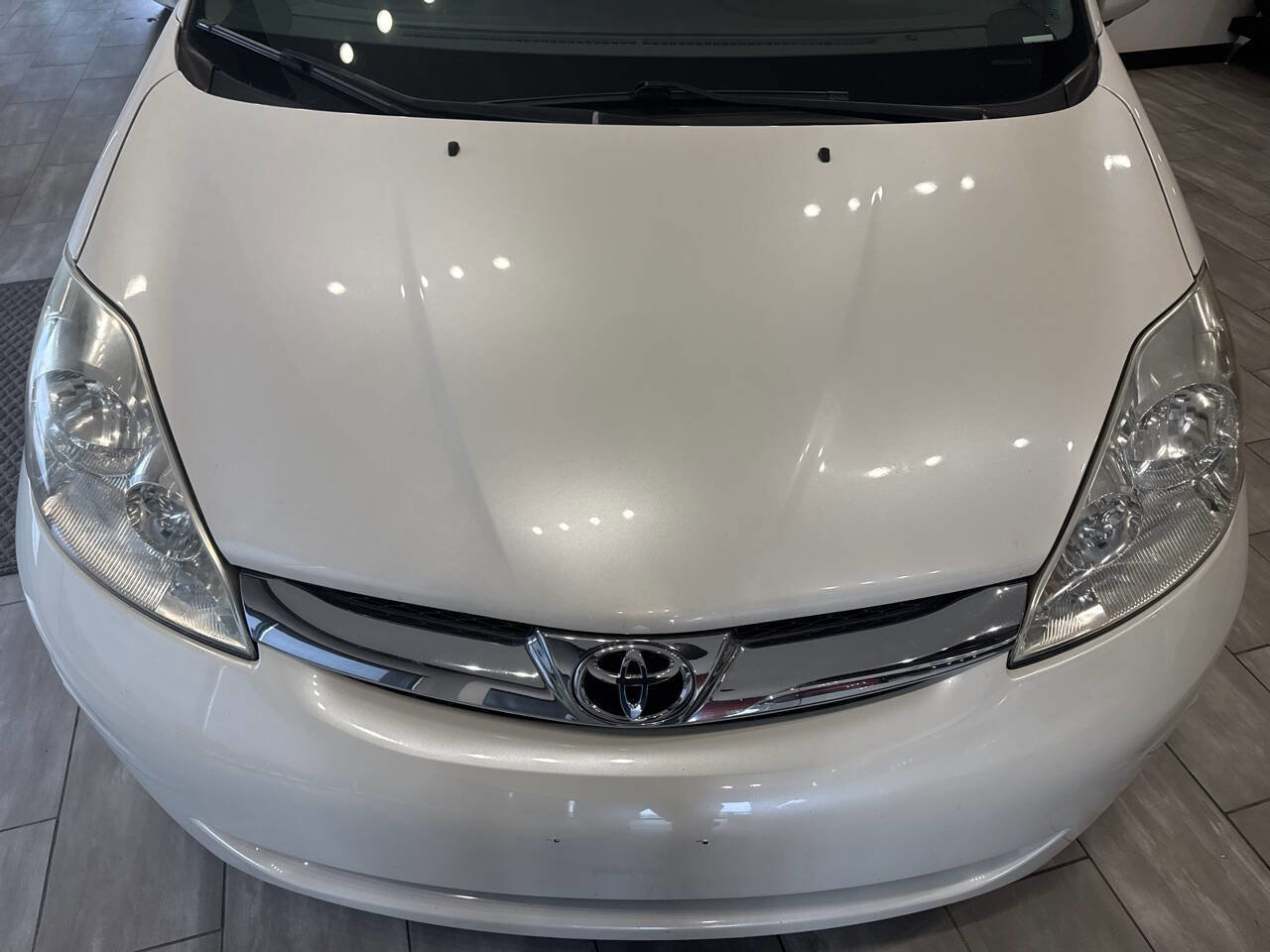 Used 2009 Toyota Sienna XLE Limited image 10