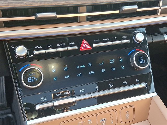 Used 2024 Hyundai Santa Fe Limited image 16