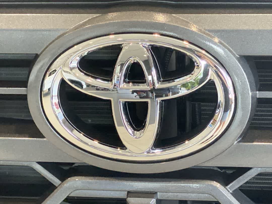 Used 2024 Toyota Tundra Platinum w/ TRD Off-Road Package AWD/4WD image 10