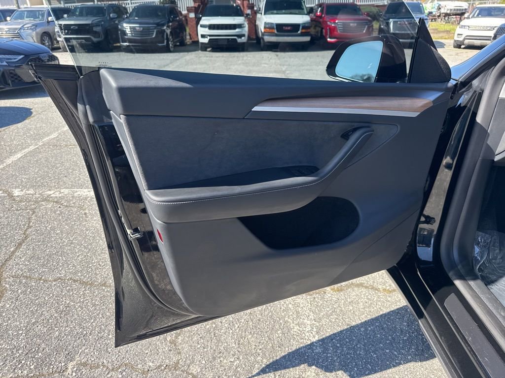 Used 2025 Tesla Model Y Long Range RWD image 28