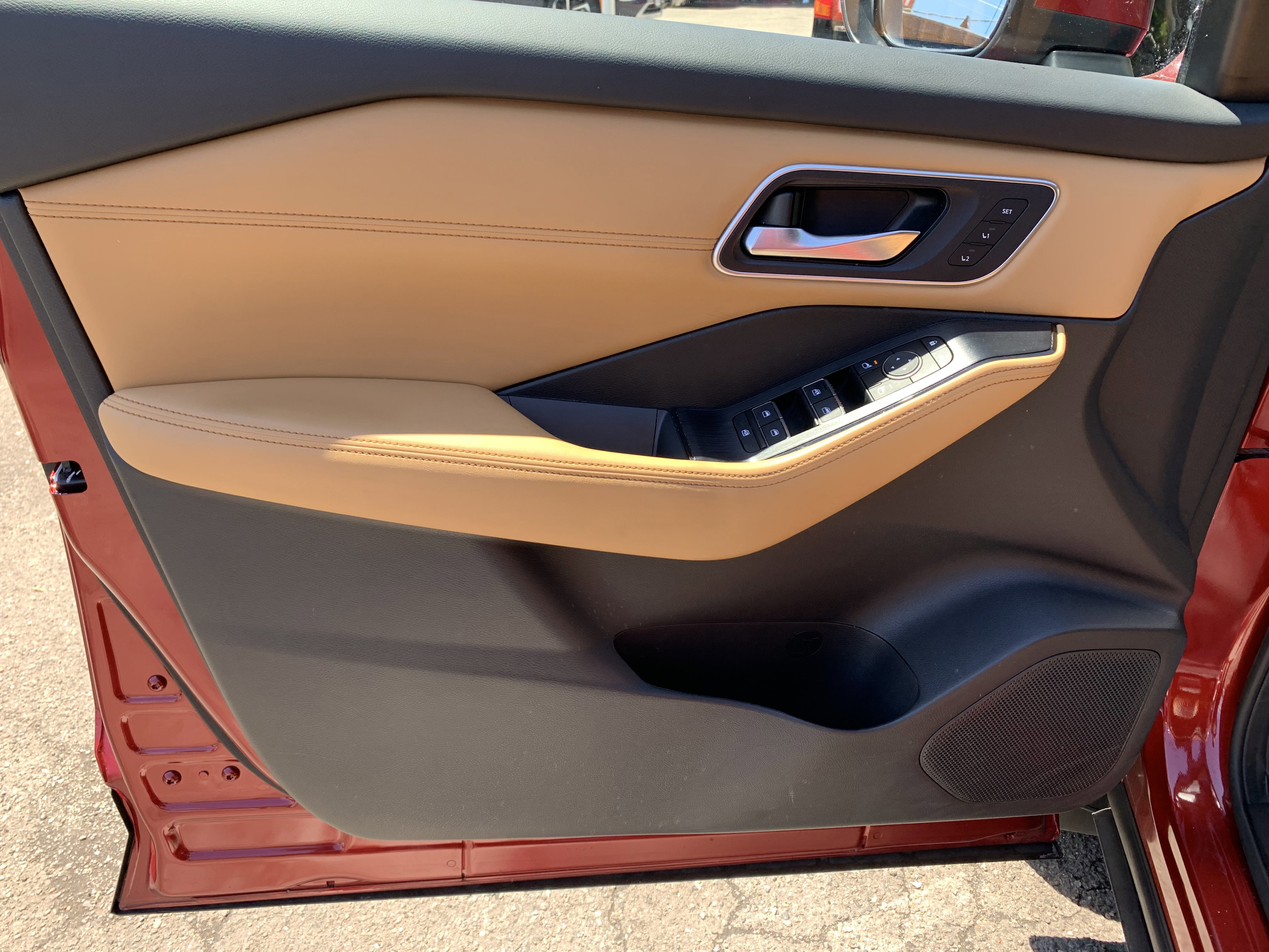 Used 2023 Nissan Rogue Platinum image 18