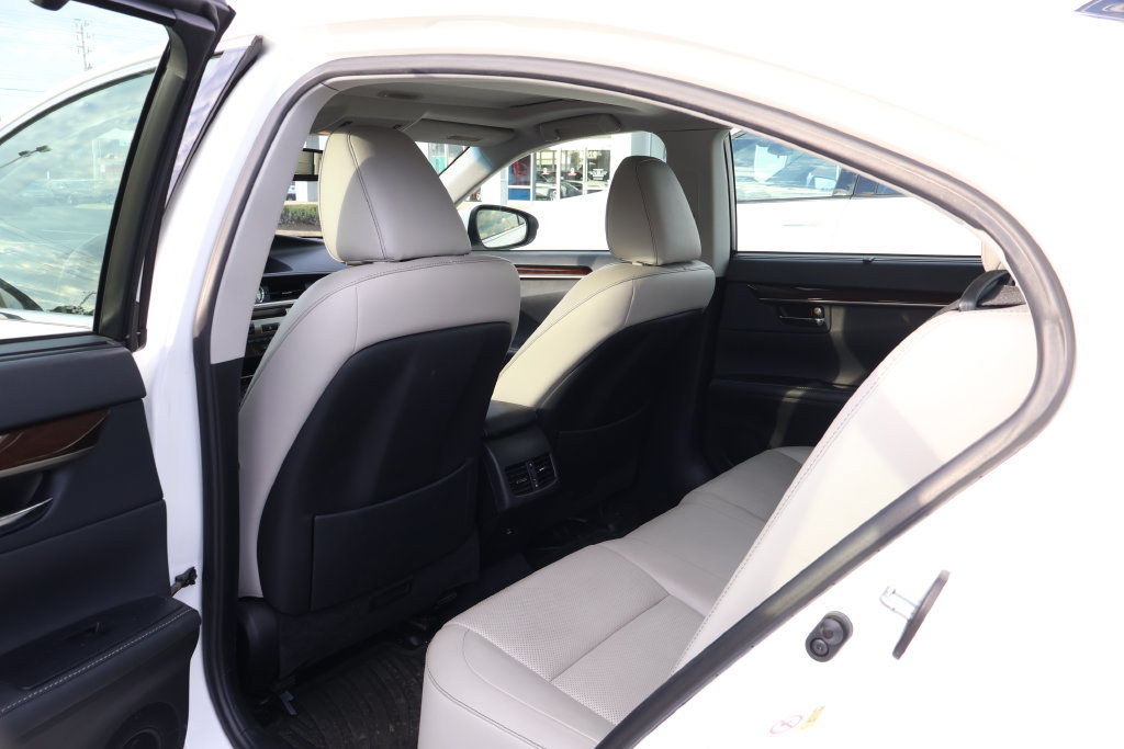 Used 2014 Lexus ES 350 w/ Ultra Luxury Package FWD image 34