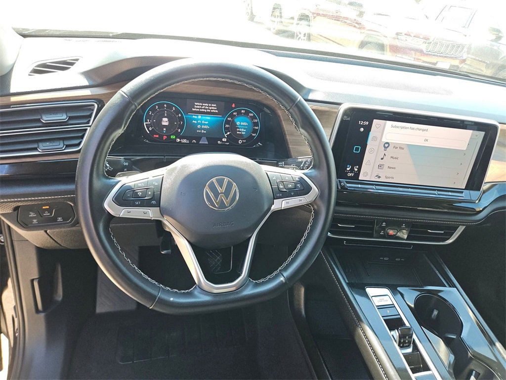 Used 2025 Volkswagen Atlas SE image 16