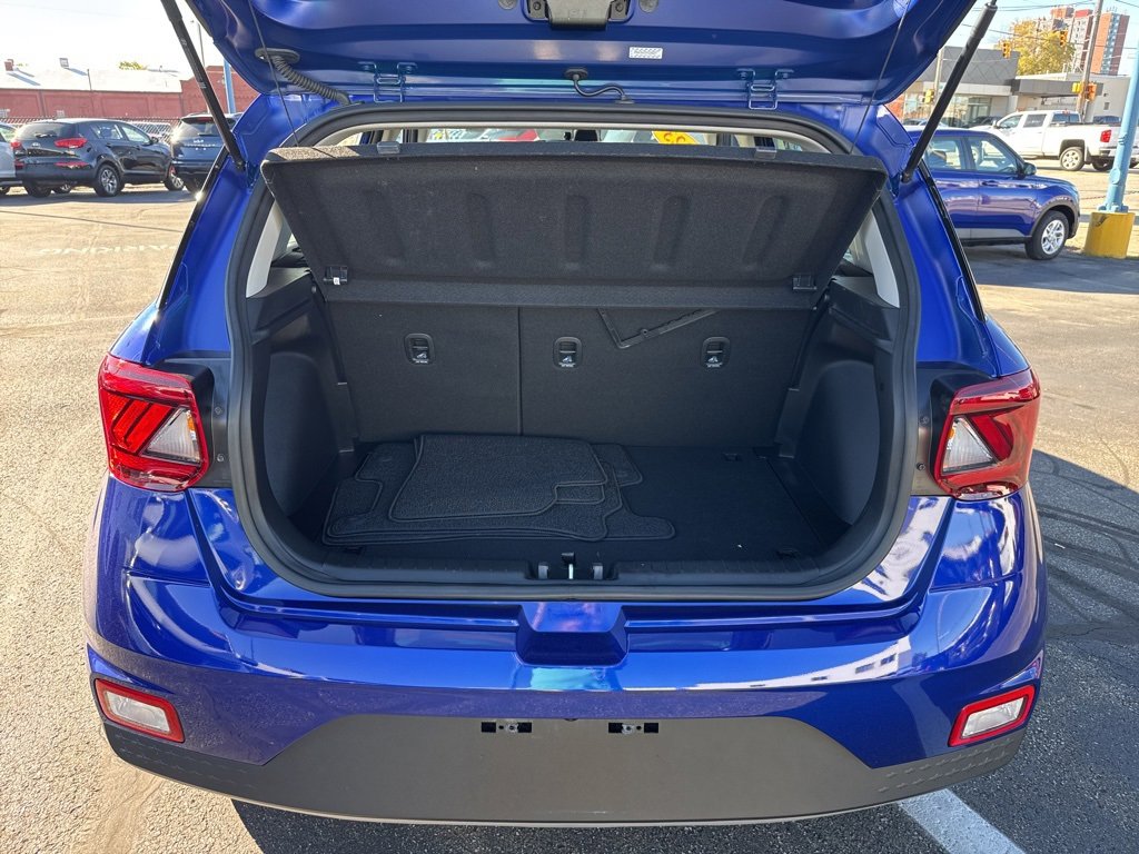 Used 2023 Hyundai Venue Limited image 15