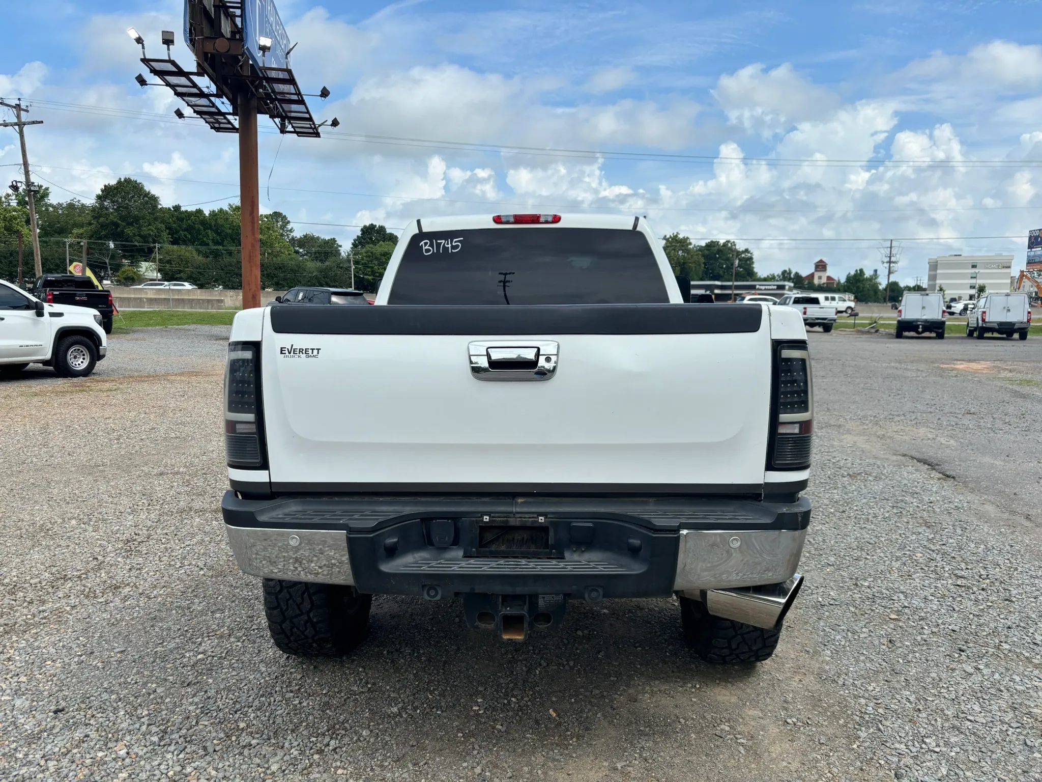 Used 2011 GMC Sierra 2500 SLE w/ SLE Preferred Package AWD/4WD image 7