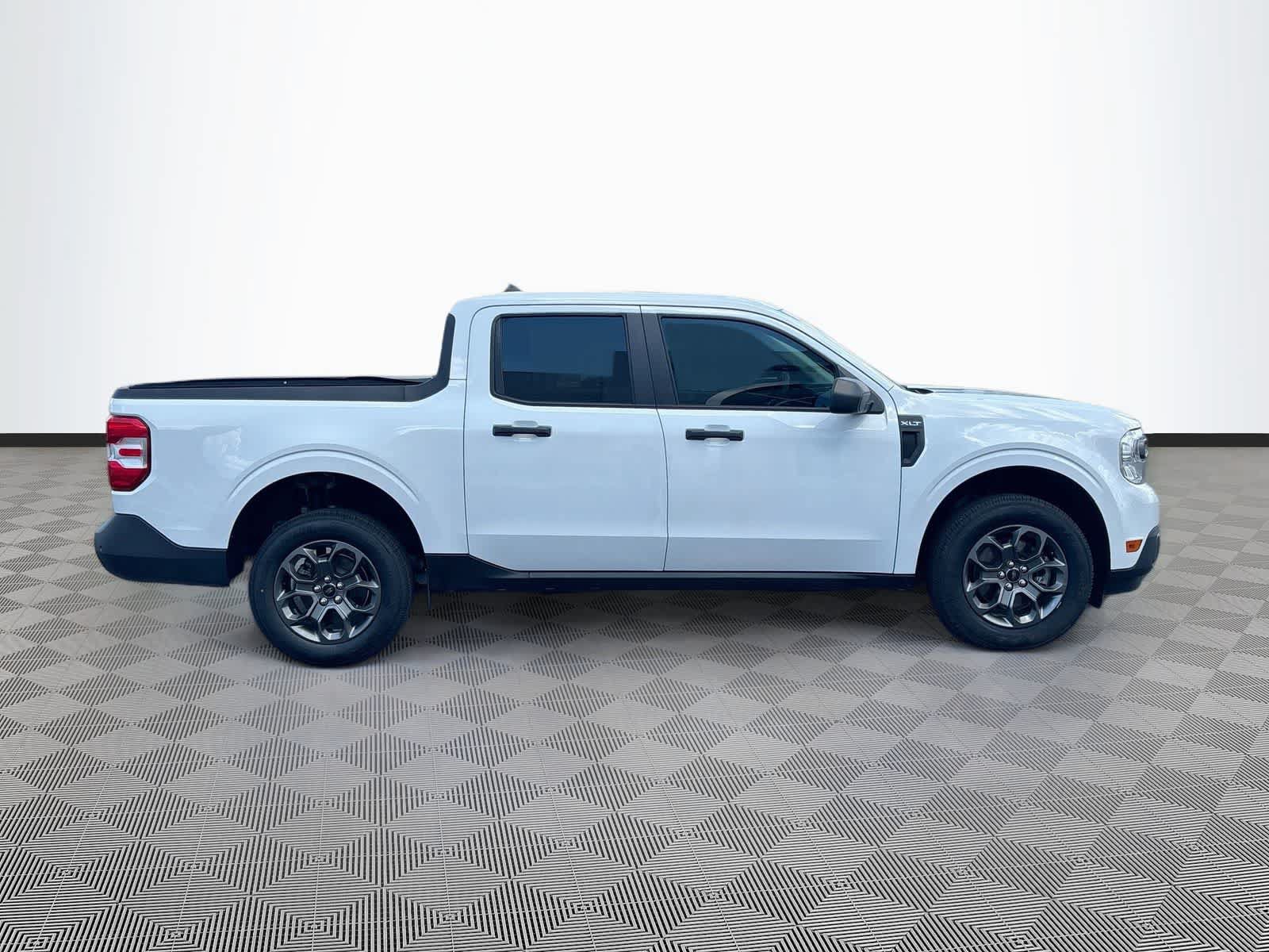 Used 2022 Ford Maverick XLT FWD image 4