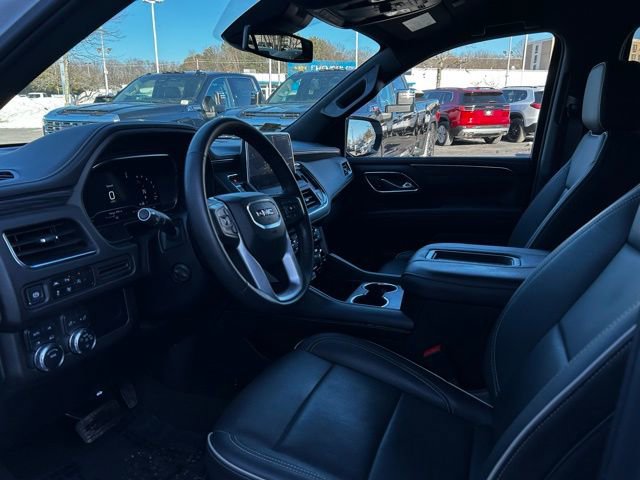 Used 2024 GMC Yukon SLT w/ SLT Luxury Package image 16