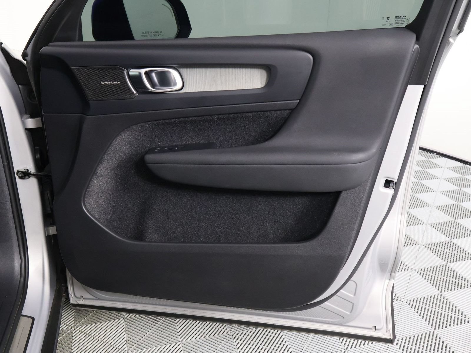Used 2024 Volvo XC40 B5 Plus w/ Protection Package Premier AWD/4WD image 21