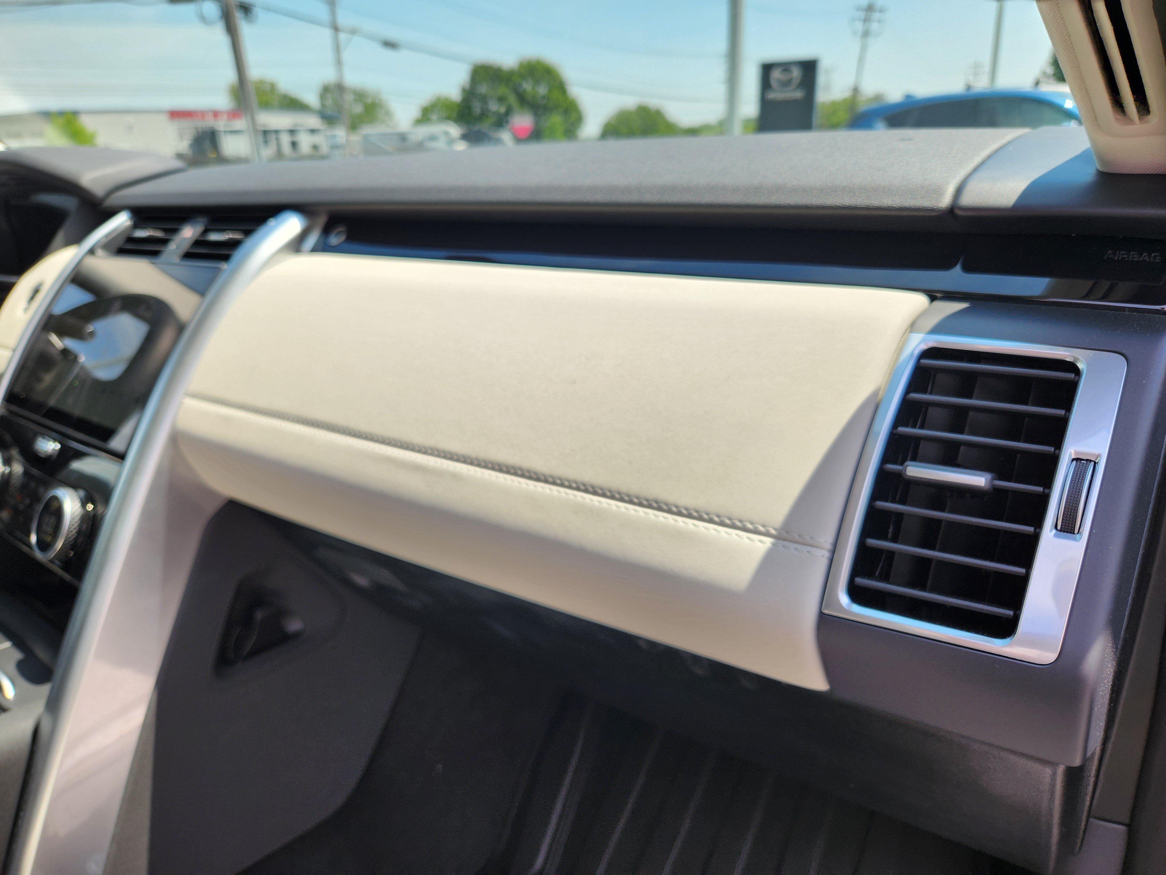 Certified 2025 Land Rover Discovery S AWD/4WD image 17