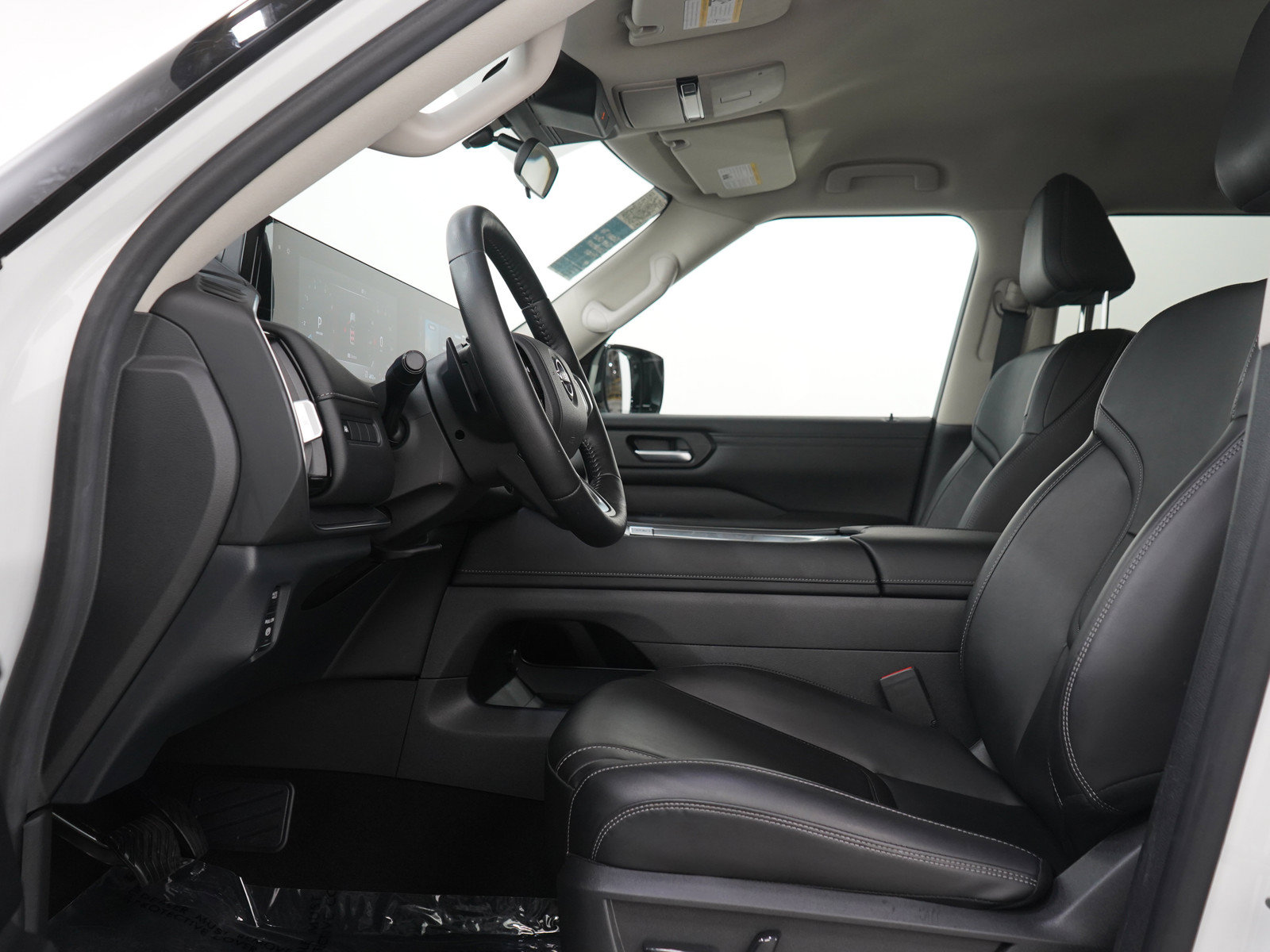 Used 2025 Nissan Armada SV AWD/4WD image 23