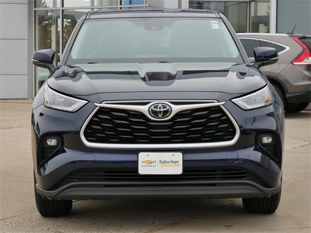 Used 2020 Toyota Highlander LE image 2