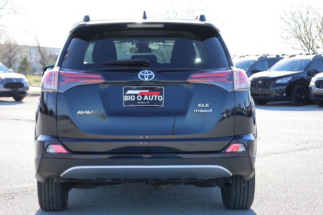 Used 2018 Toyota RAV4 XLE AWD/4WD image 10