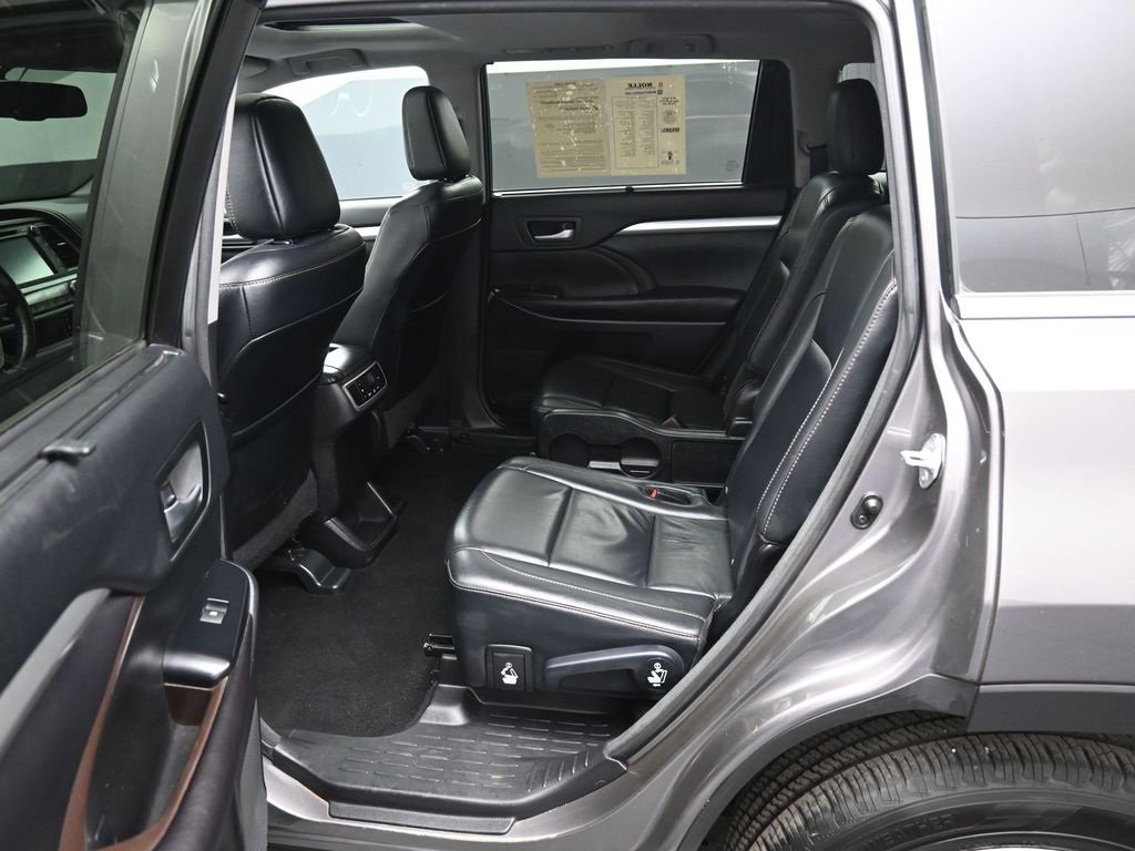 Used 2016 Toyota Highlander XLE image 23