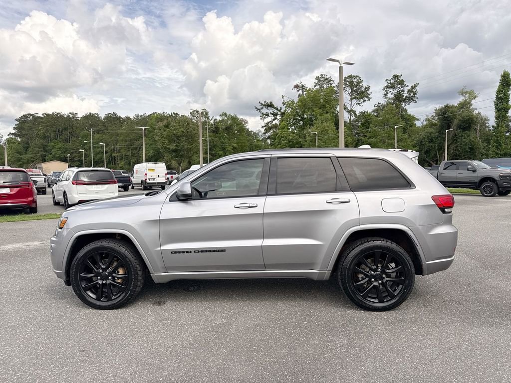 Used 2017 Jeep Grand Cherokee Altitude RWD image 6