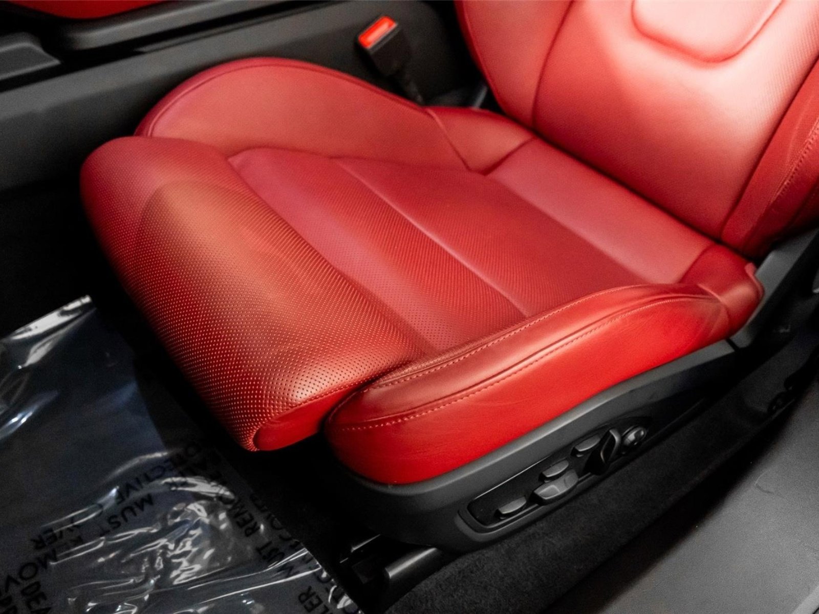 Used 2023 Porsche Taycan GTS w/ Technology Package image 28