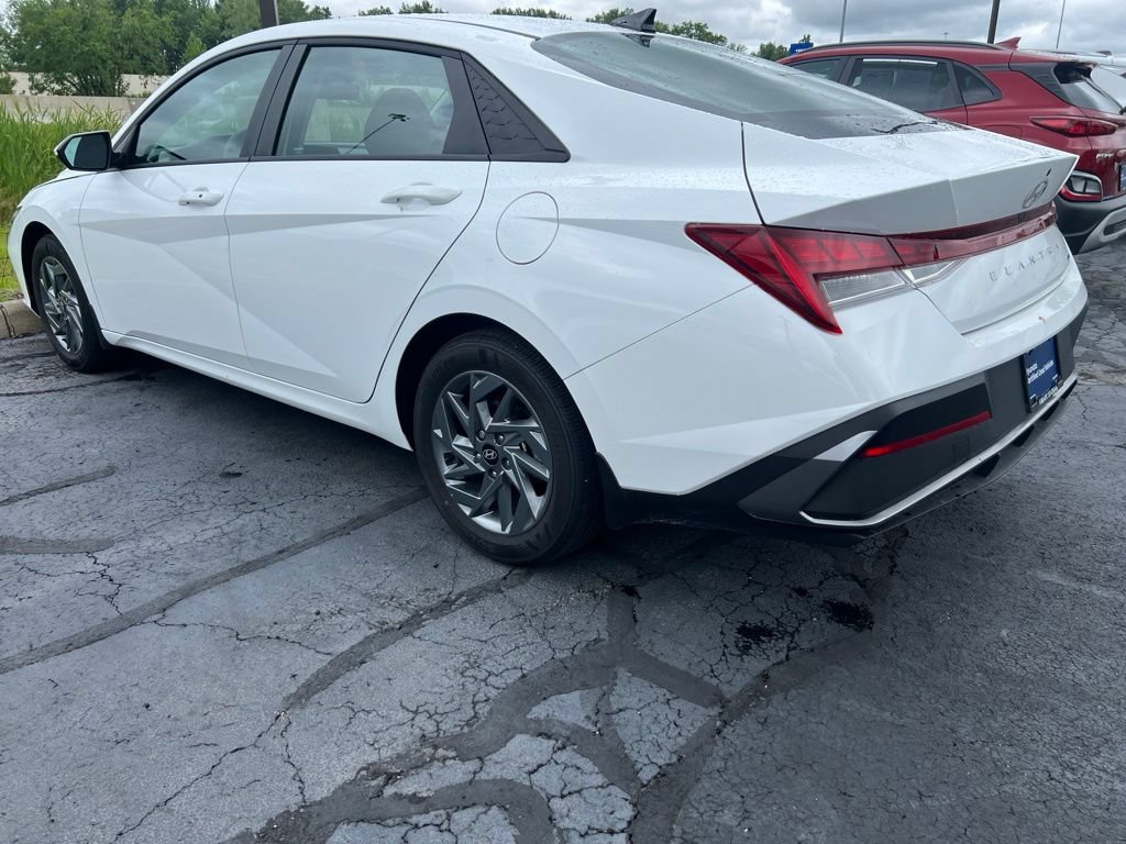 Used 2024 Hyundai Elantra Blue FWD image 10
