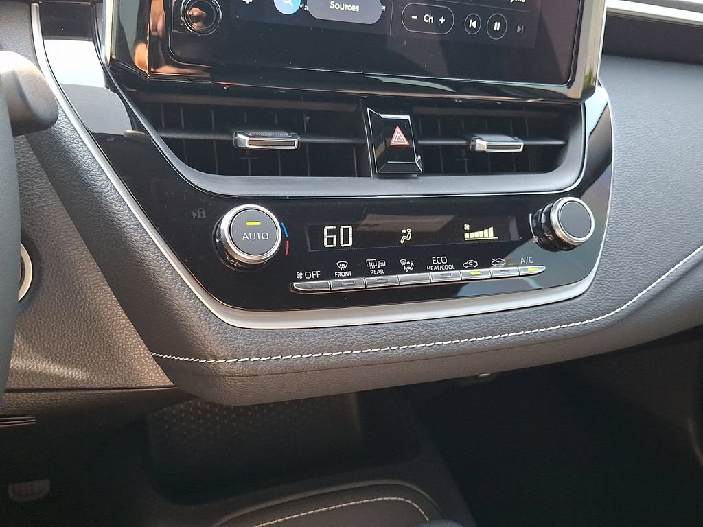 Used 2025 Toyota Corolla SE FWD image 15
