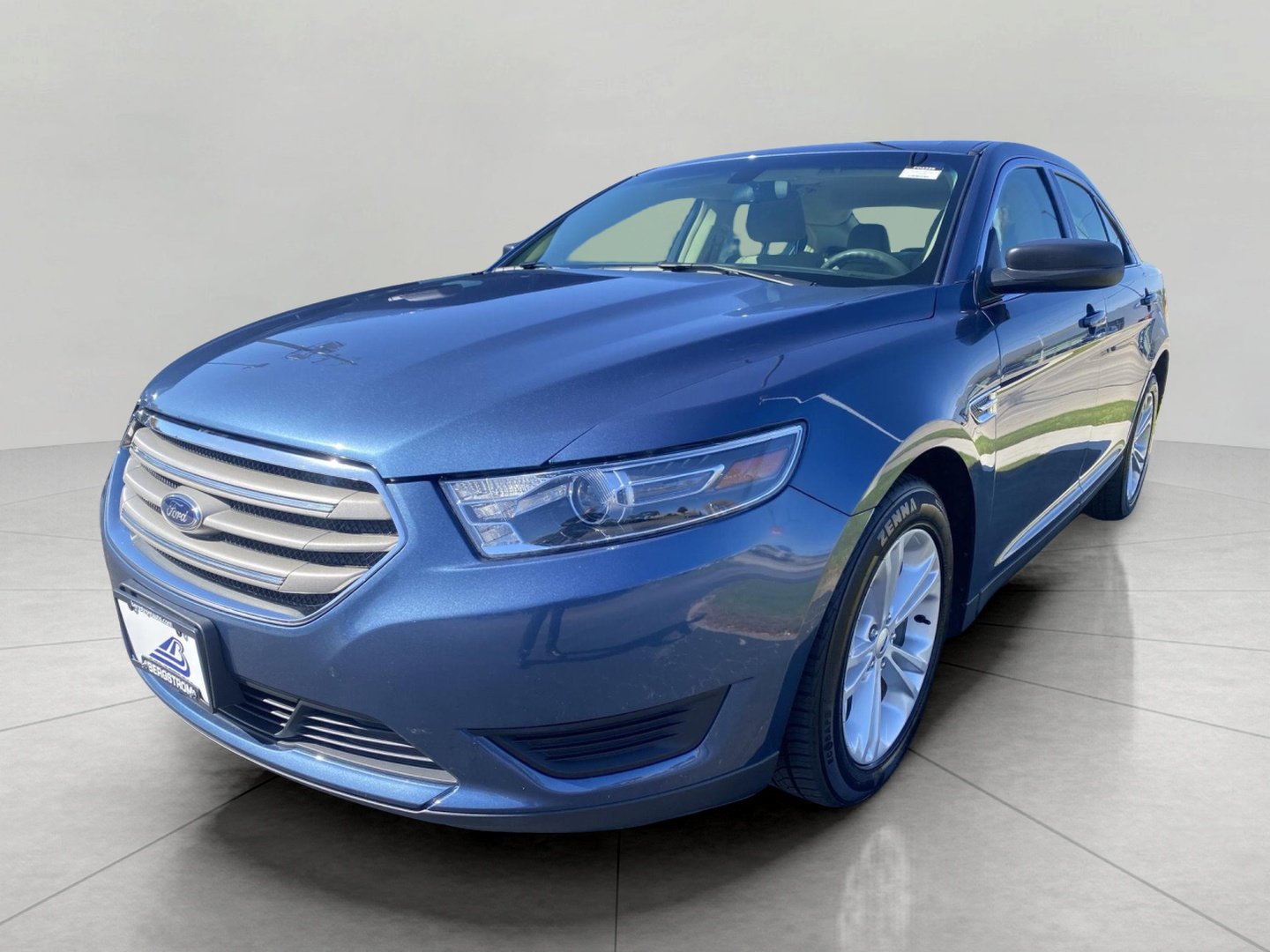 Used 2018 Ford Taurus SE FWD image 4