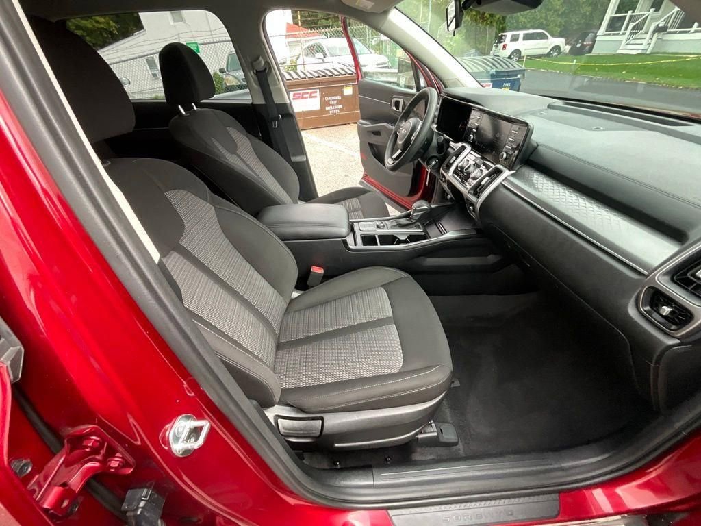 Used 2023 Kia Sorento LX image 33