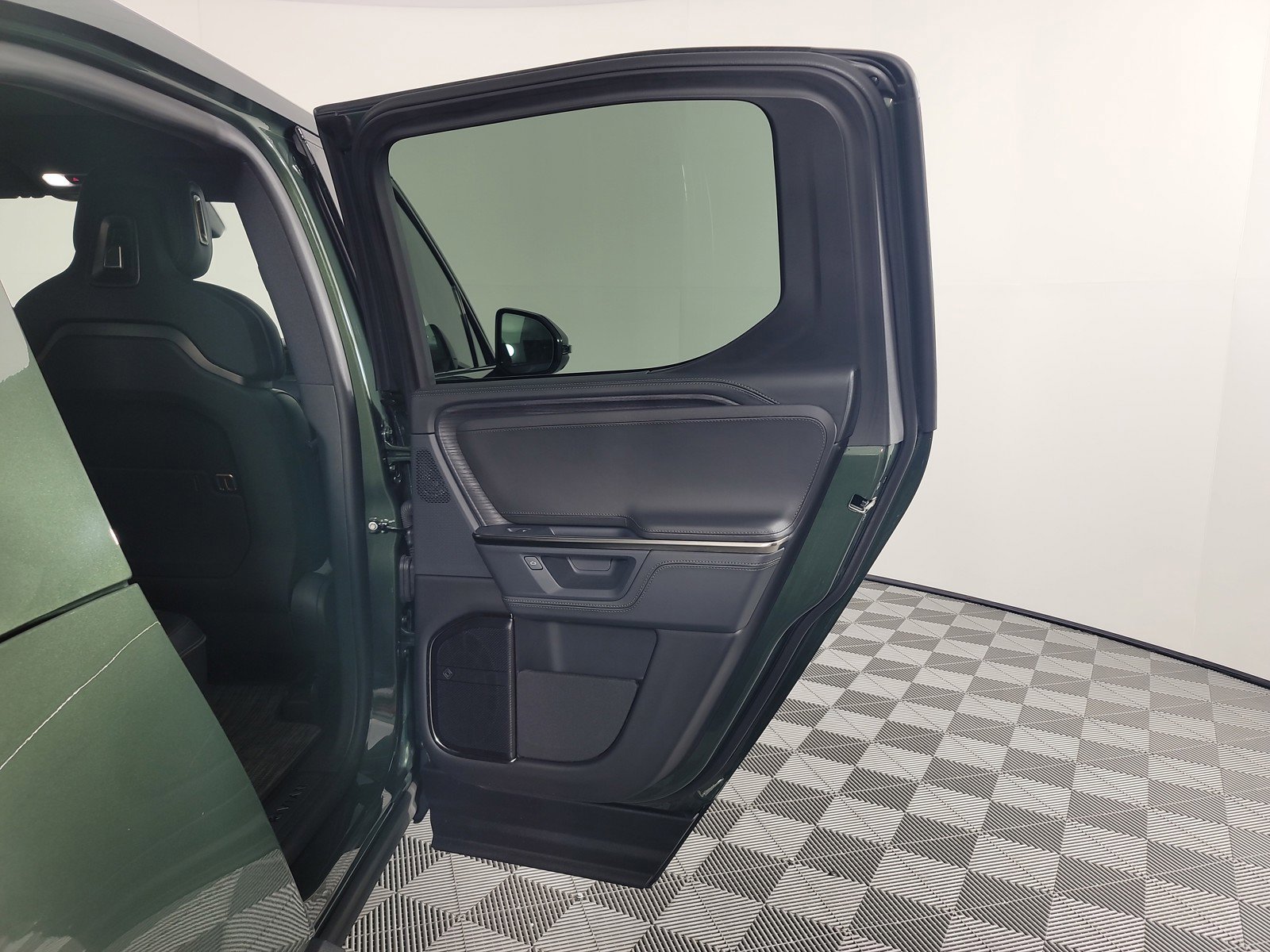 Used 2025 Rivian R1T Adventure image 19