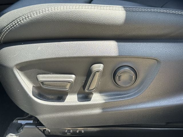 Used 2026 Toyota Corolla Cross XLE FWD image 26