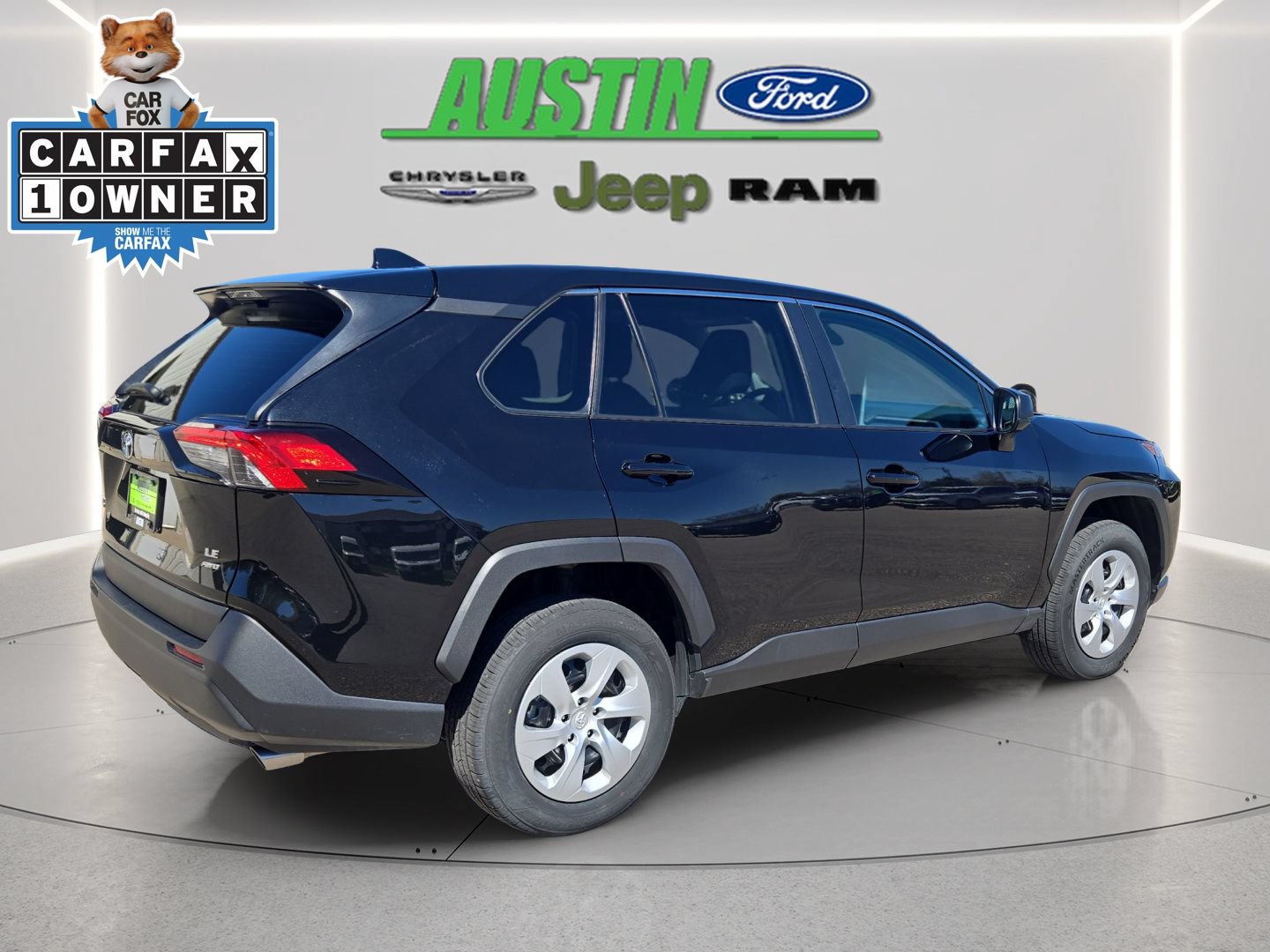 Used 2024 Toyota RAV4 LE AWD/4WD image 5