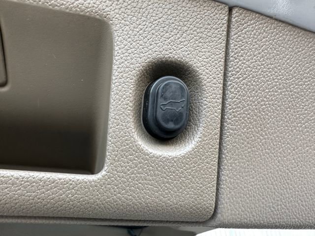 Used 2019 GMC Yukon XL SLT w/ Premium Edition image 38