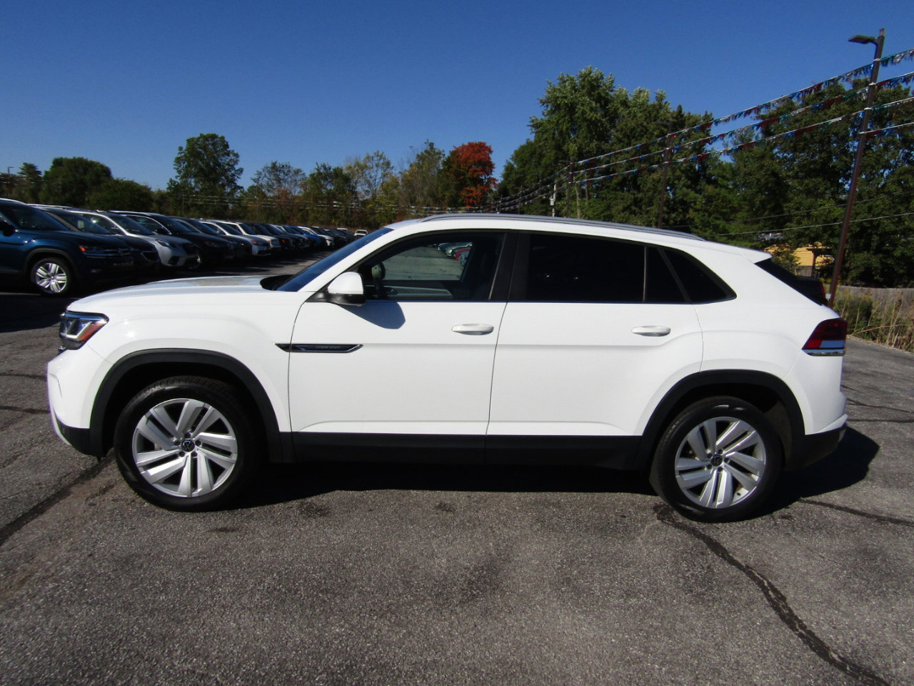 Used 2021 Volkswagen Atlas Cross Sport SE w/ Panoramic Sunroof Package image 4