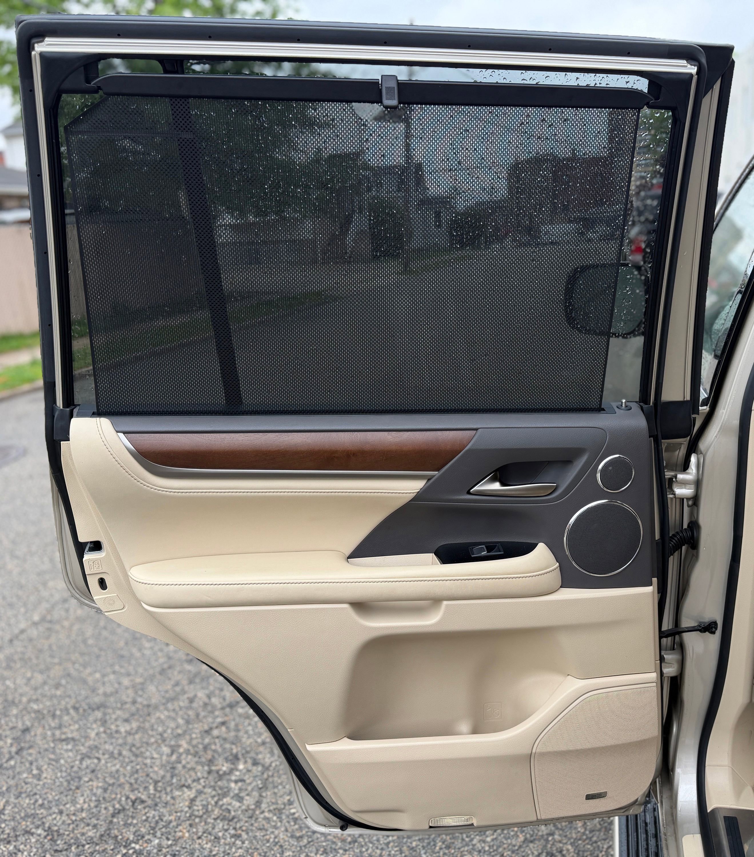 Used 2017 Lexus LX 570 4WD w/ Luxury Package image 23