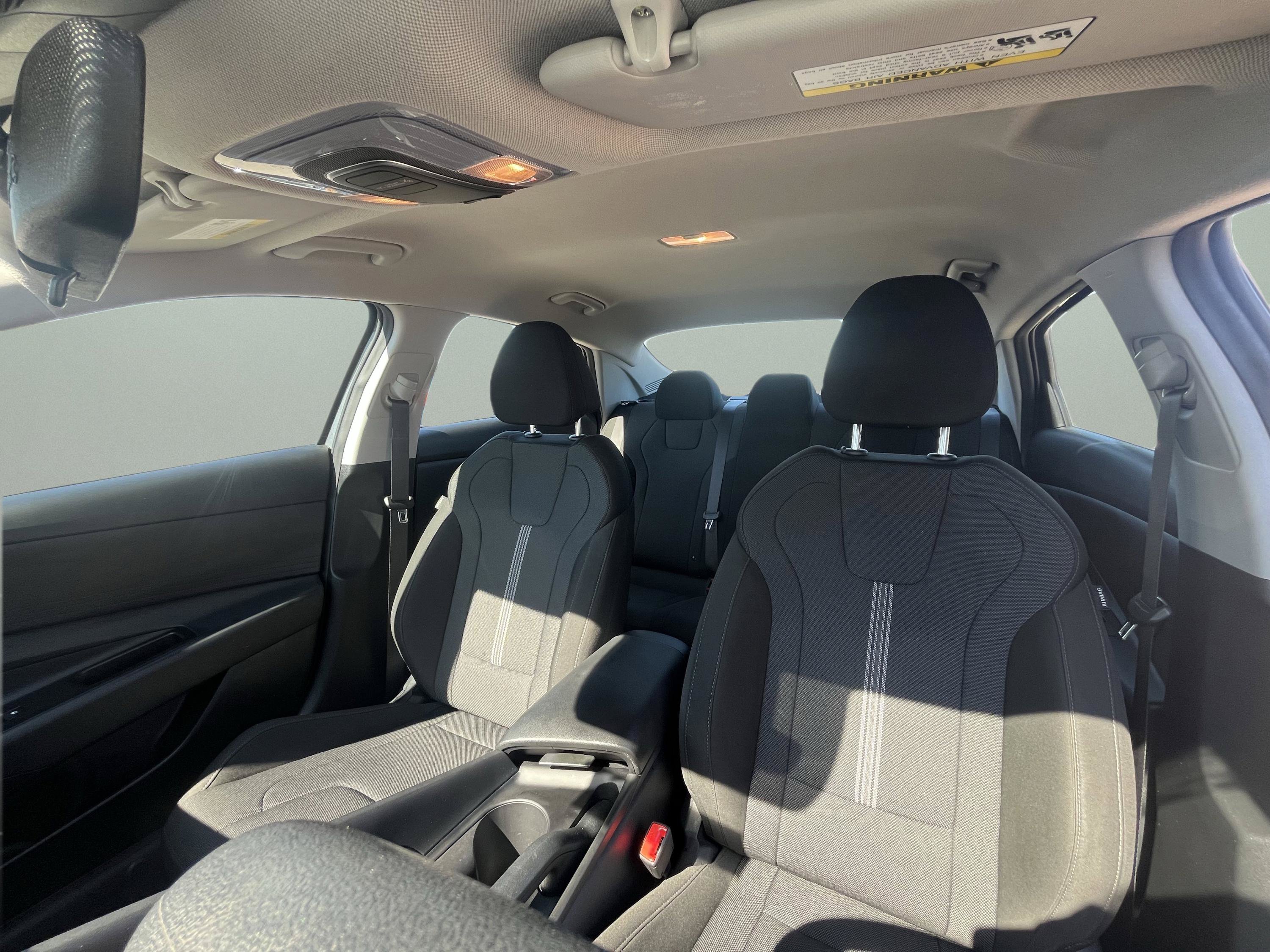 Used 2025 Hyundai Elantra SE w/ Cargo Package FWD image 26